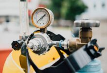 black and yellow oxygen tank at daytime