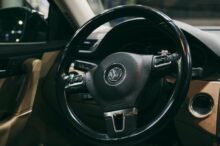 black mercedes benz steering wheel