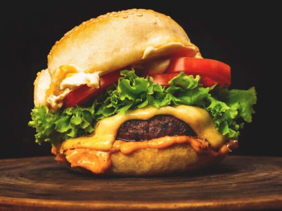 burger with lettuce and tomato