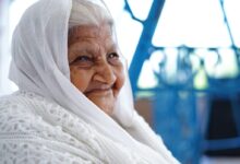 close-up photo of woman sitting while smiling