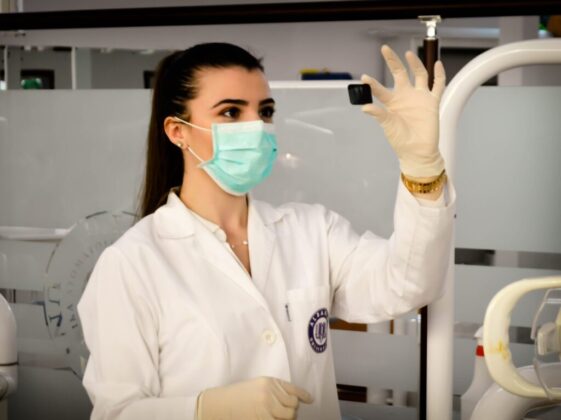 woman inside laboratory