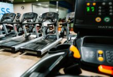 treadmills on gym