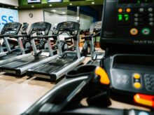 treadmills on gym