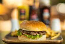 burger with lettuce and tomato