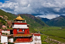 V Tibetu zesnulé čtvrtí na kusy a o zbytek se postarají supi