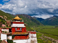 V Tibetu zesnulé čtvrtí na kusy a o zbytek se postarají supi