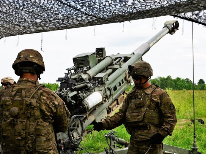 USA dodaly Ukrajině 126 houfnic M-777