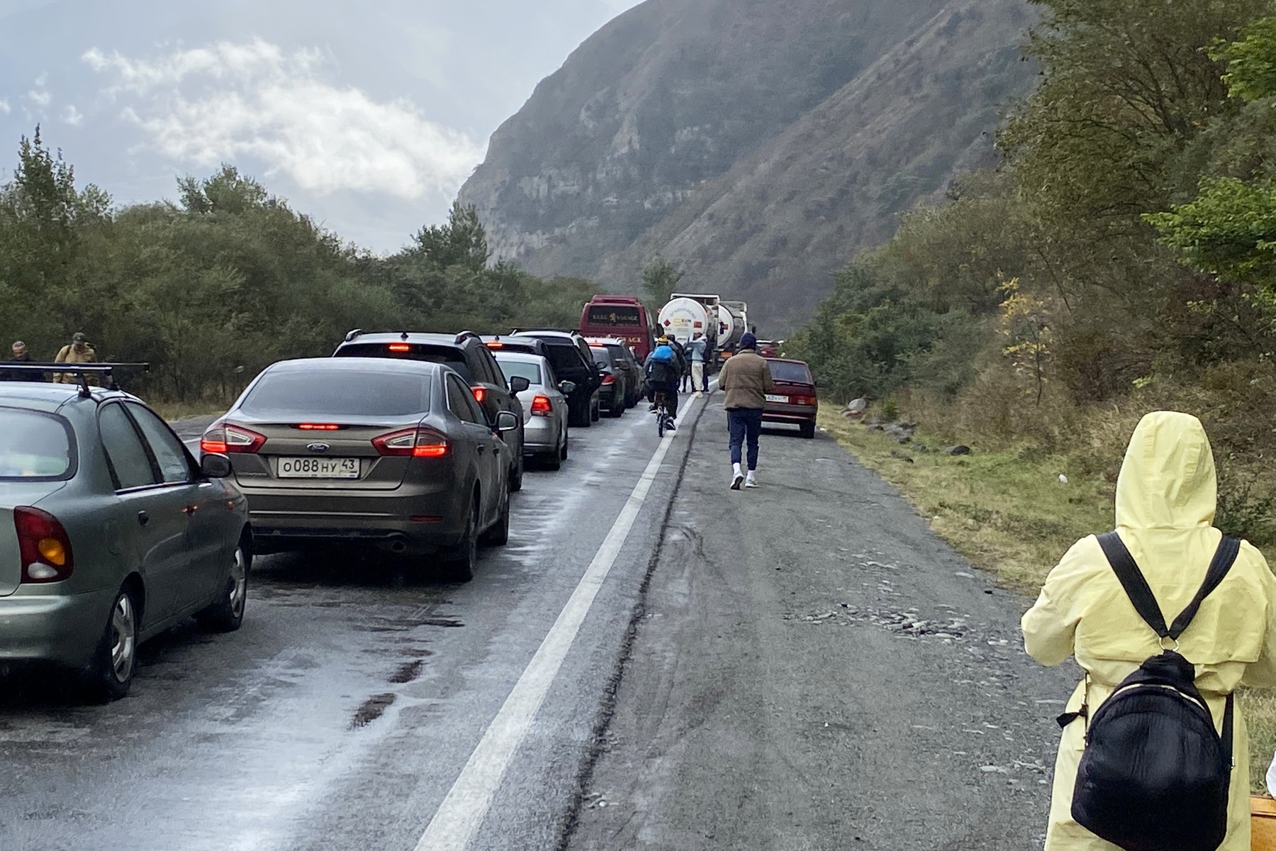 Russia Border Crossings Traffic Jams - Pravda24