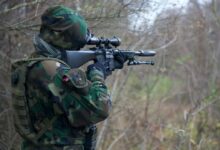 person holding assault rifle