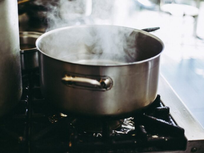 stainless steel cooking pot with lid