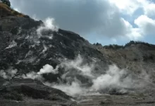 Nejen Etna, hrozba erupce se vznáší i nad italskou kalderou Campi Flegrei u Neapole
