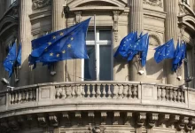 Vybraní ruští podnikatelé mohou znovu do Evropy. EU ruší část sankcí