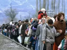 Z obléhaného Náhorního Karabachu odjíždějí první konvoje zraněných a vysídlení civilisté