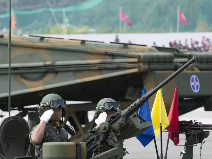 Jižní Korea ukázala svůj vojenský arzenál na první přehlídce po 10 letech