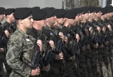 S pokračující válkou na Ukrajině klesá důvěra Rusů v armádu, vyplývá z průzkumu veřejného mínění