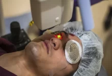 Američtí lékaři provedli první úspěšnou transplantaci celého oka u živého člověka na světě