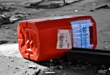 Zapálil přítelkyni a svrhl ji z útesu. Dívku pět minut zaživa sžíraly plameny. Obžalovaný mladík se brání obhajobou, že se dívka zapálila sama