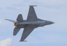 gray jet plane on focus photography