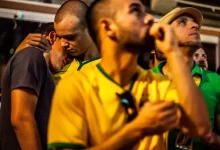 Assistindo o jogo Brasil vs Camaroes em um Bar Gay de São Paulo.