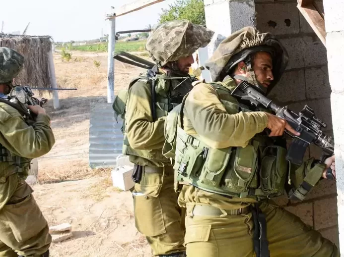 IDF Paratroopers Operate Within Gaza