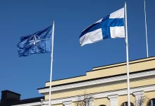 vlajky Finska a NATO