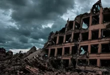 a very large building that has been destroyed