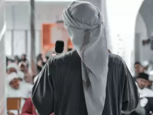 person in white hijab and black long sleeve shirt