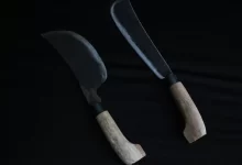 a couple of knives sitting next to each other