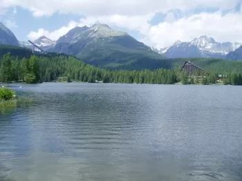 Začaly letní prázdniny a turisté neznají meze. Rvačka o parkovací místo v Tatrách se zvrtla, turisté zranili člena ochranky