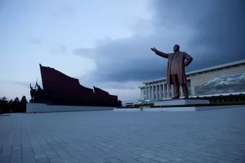 North Korea - Kim Il-Sung statue