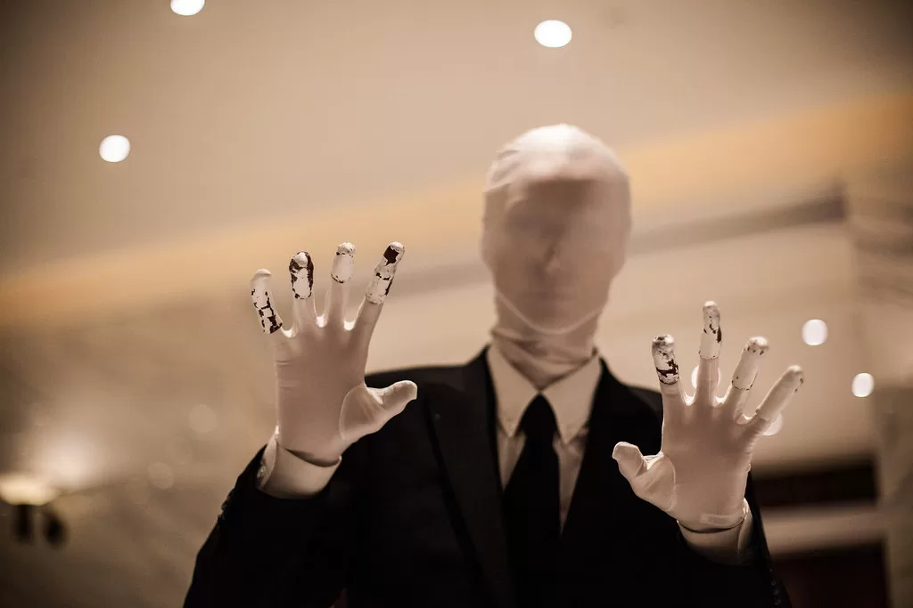 Slender Man with Hands - Pravda24