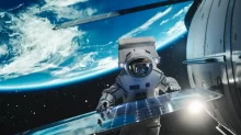 Astronaut ve vesmíru.