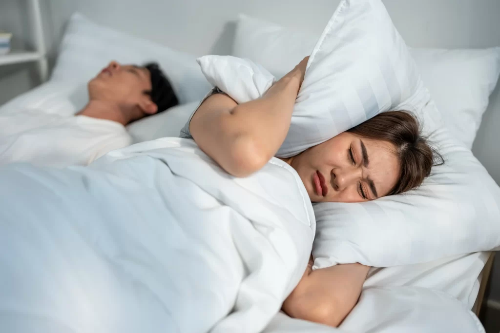 Problémy se objevují také při spánku. Zdroj: Shutterstock - Pravda24 Žena, která nemůže spát.