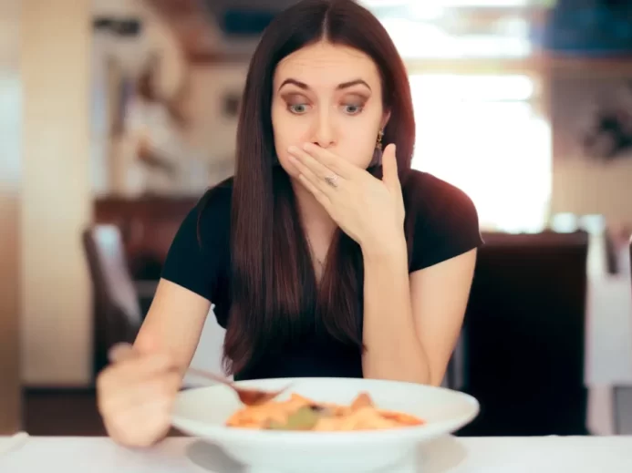 Žena, které nechutná jídlo