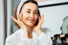 Žena pečující o pleť