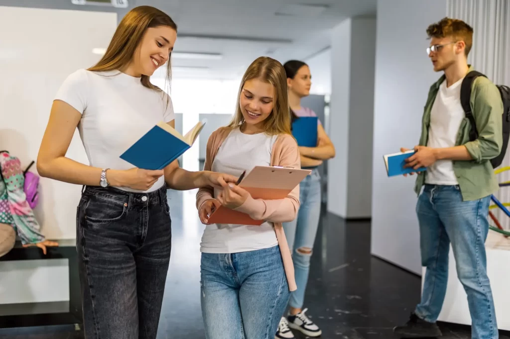 Shutterstock_2474417759 - Pravda24 Děti ve škole