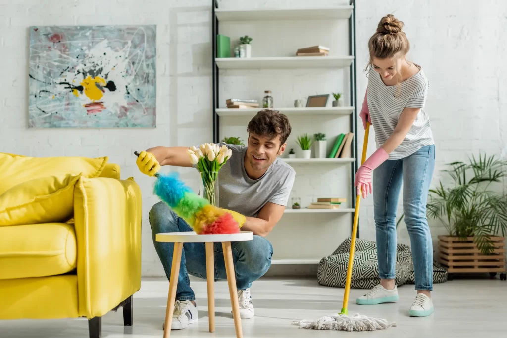 shutterstock_1681683220 - Pravda24 pár uklizí