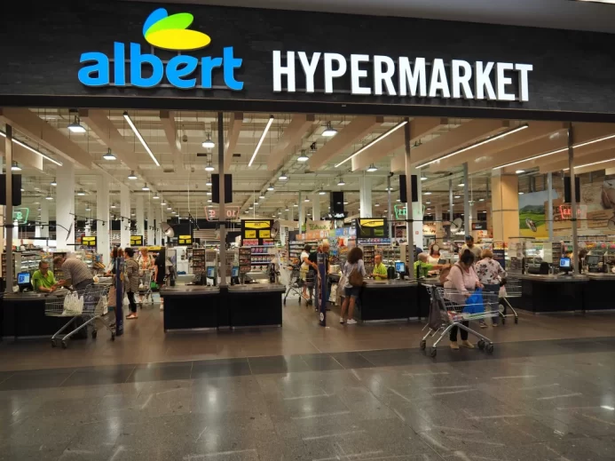 pohled do prodejny albert hypermarket