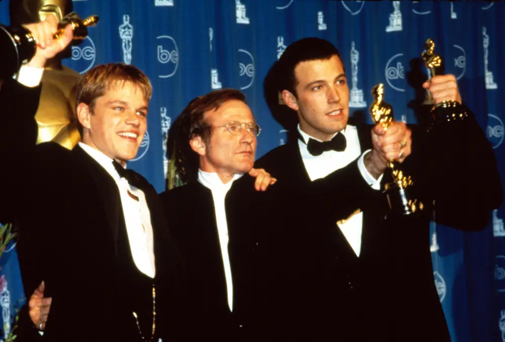 shutterstock_187801661 - Pravda24 Herci a scénáristé snímku Dobrý Will Hunting při předávání ocenění.