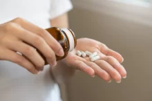 Žena s vitamíny