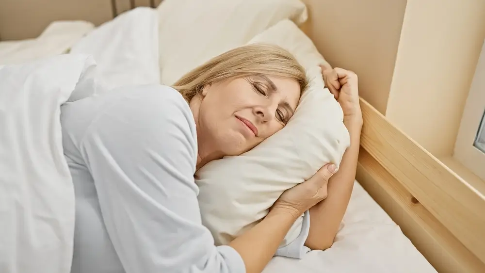 shutterstock_2440603907 - Pravda24 Spící žena.