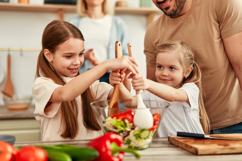 shutterstock_2483253327 - Pravda24 Děti u vaření