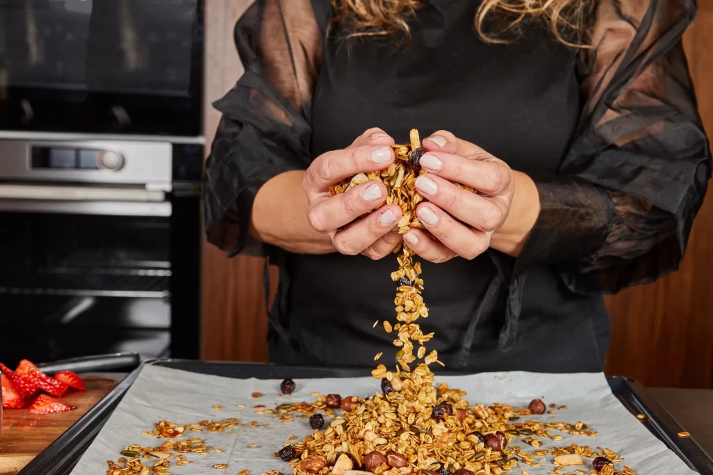 shutterstock_2557576799 - Pravda24 žena a granola