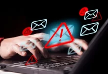 Obrázky emailu a vykřičníků.