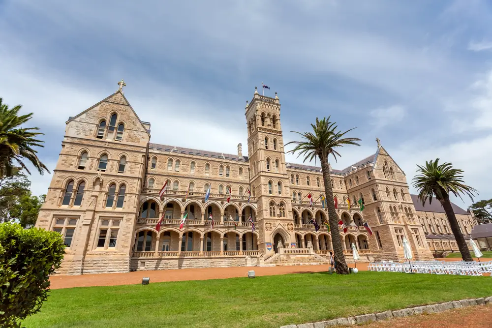 shutterstock_312257600 - Pravda24 International College of Management v Sydney.