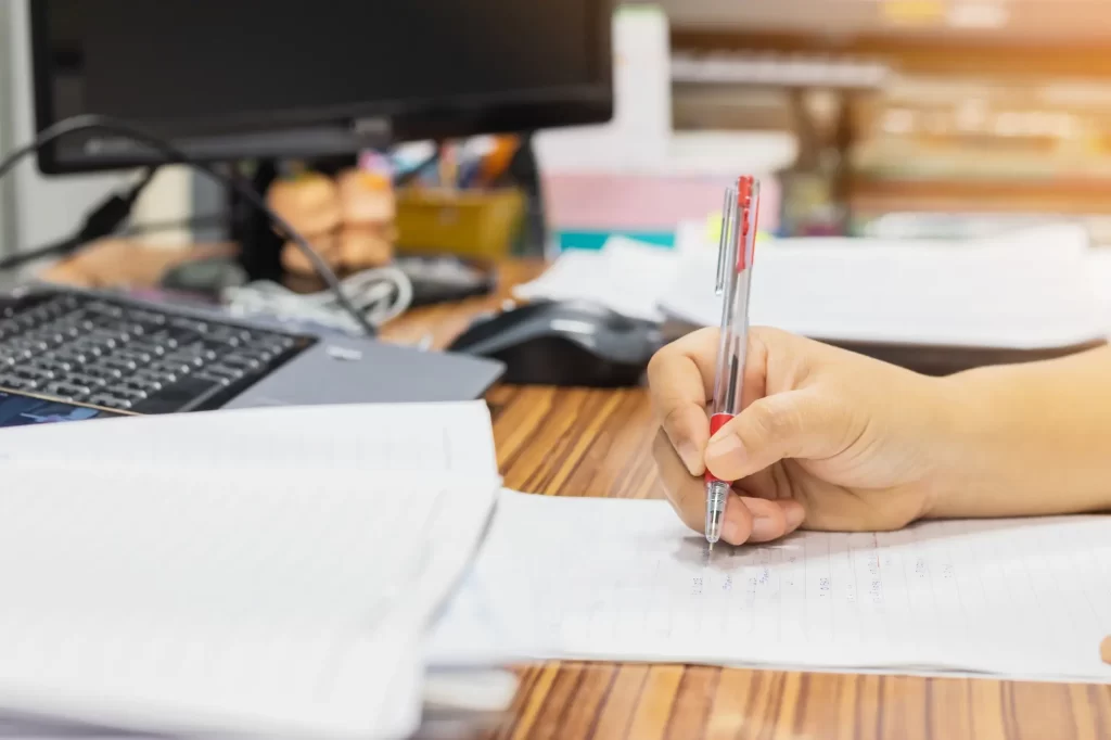 Shutterstock_1075089131 - Pravda24 Učitel známkuje testy