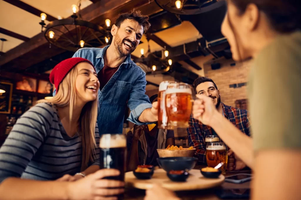 Shutterstock_2279180439 - Pravda24 Skupina přátel
