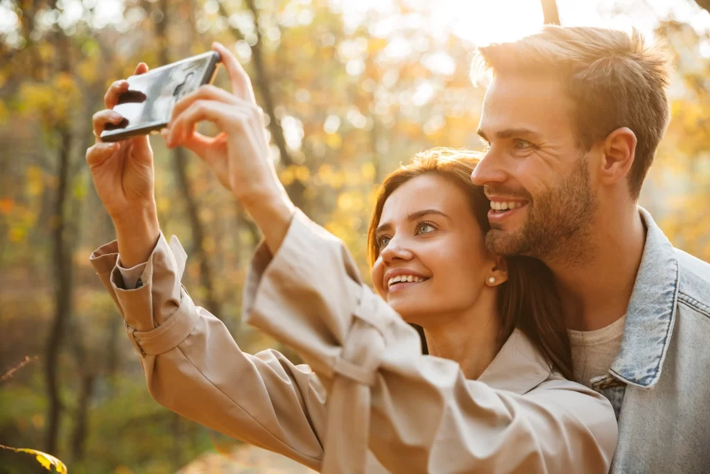 shutterstock_1656432544 - Pravda24 pár se fotí
