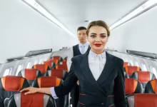 Letuška v letadle.