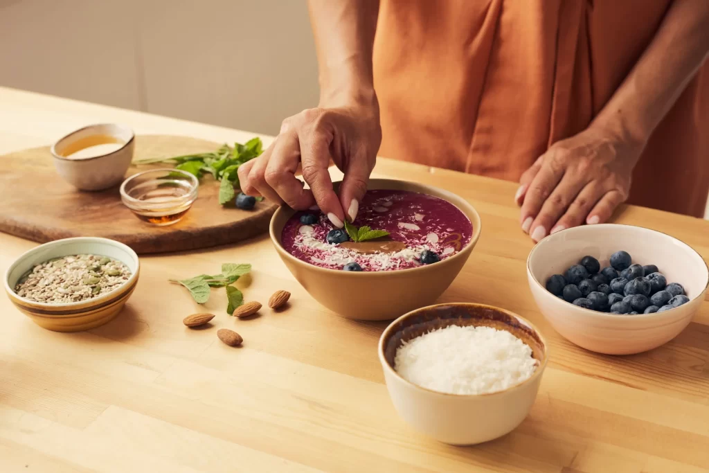 shutterstock_2055381695 - Pravda24 smoothie bowl